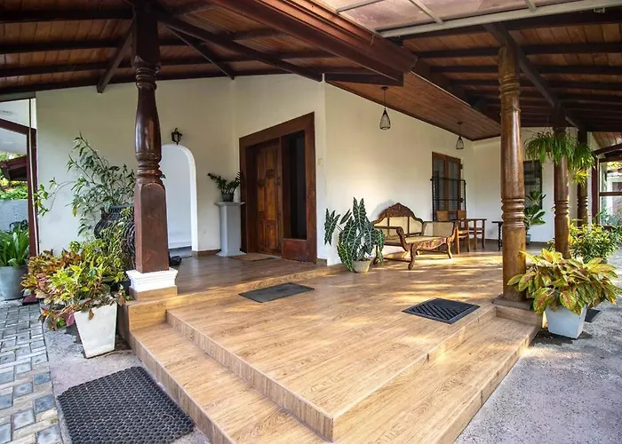 Spacious 4Br 4Ba Family Villa Wt Balcony & Lavish Garden