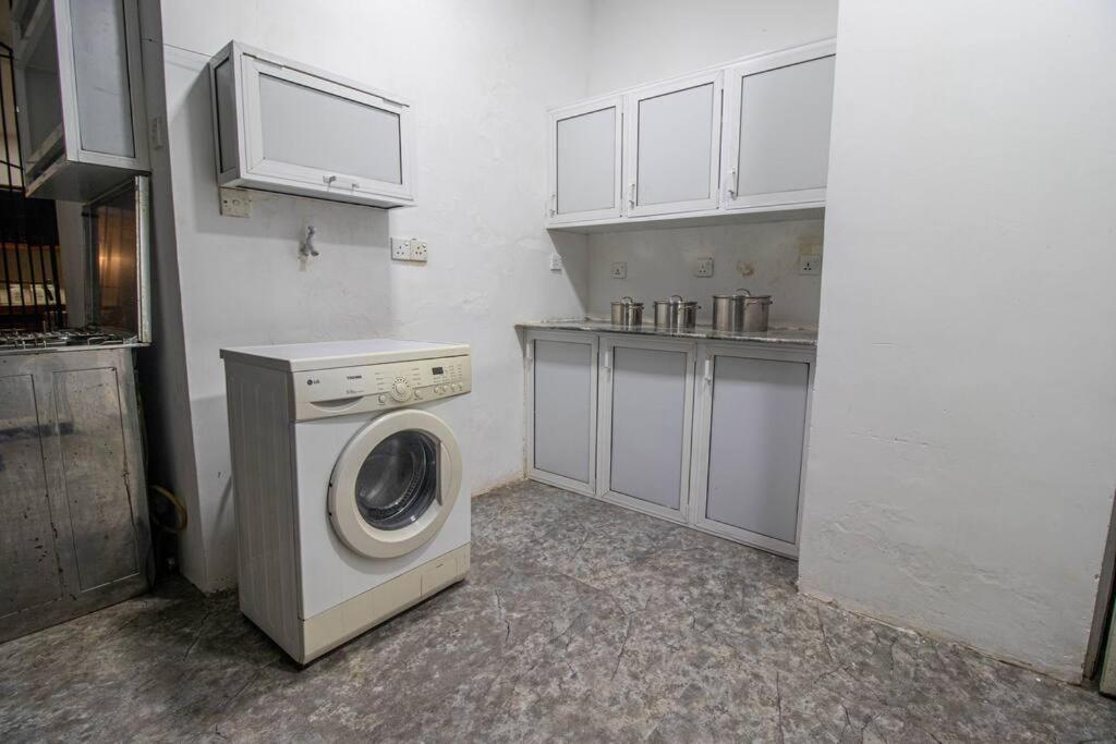 Spacious 4br 4ba Family Wt Balcony & Lavish Garden Ferienhaus