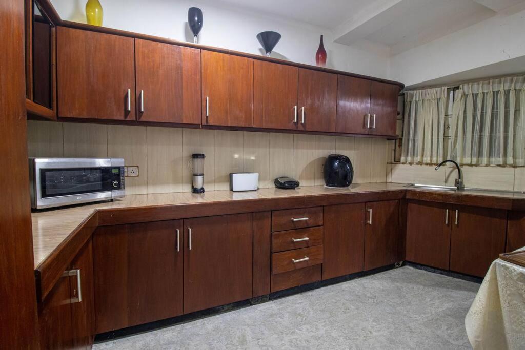 Spacious 4br 4ba Family Wt Balcony & Lavish Garden *