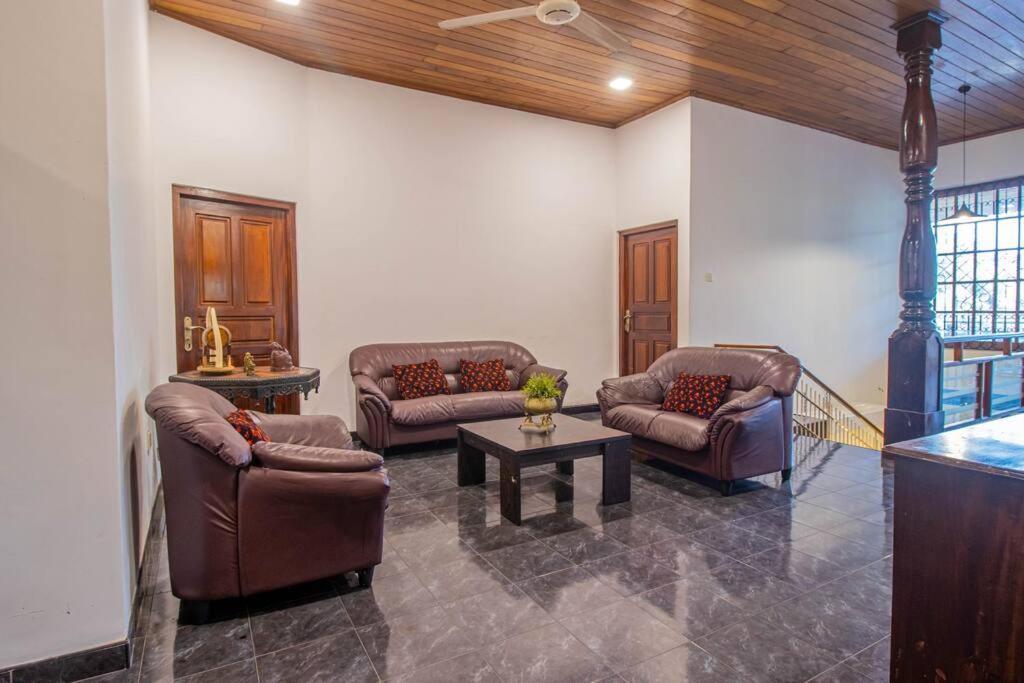 Spacious 4br 4ba Family Wt Balcony & Lavish Garden