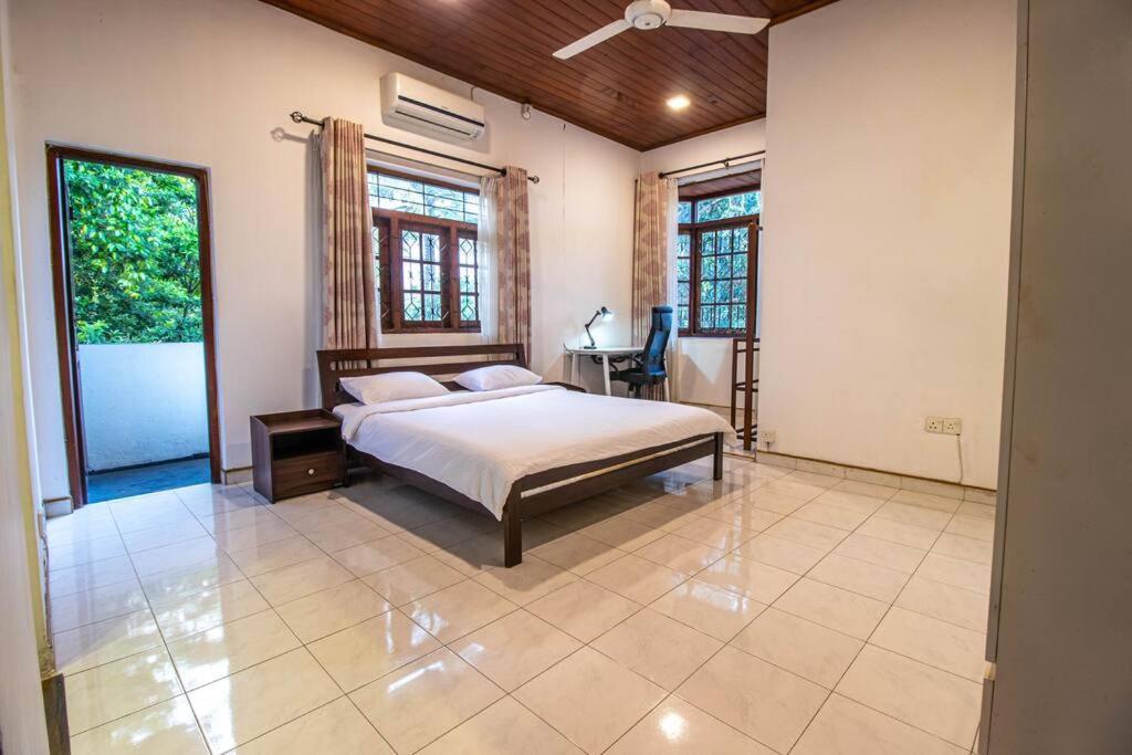 Spacious 4br 4ba Family Wt Balcony & Lavish Garden Ferienhaus *