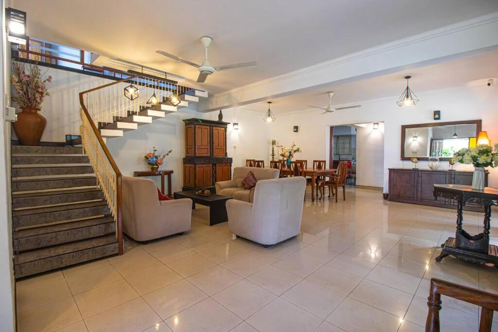 Будинок відпочинку Spacious 4br 4ba Family Wt Balcony & Lavish Garden Ratmalana