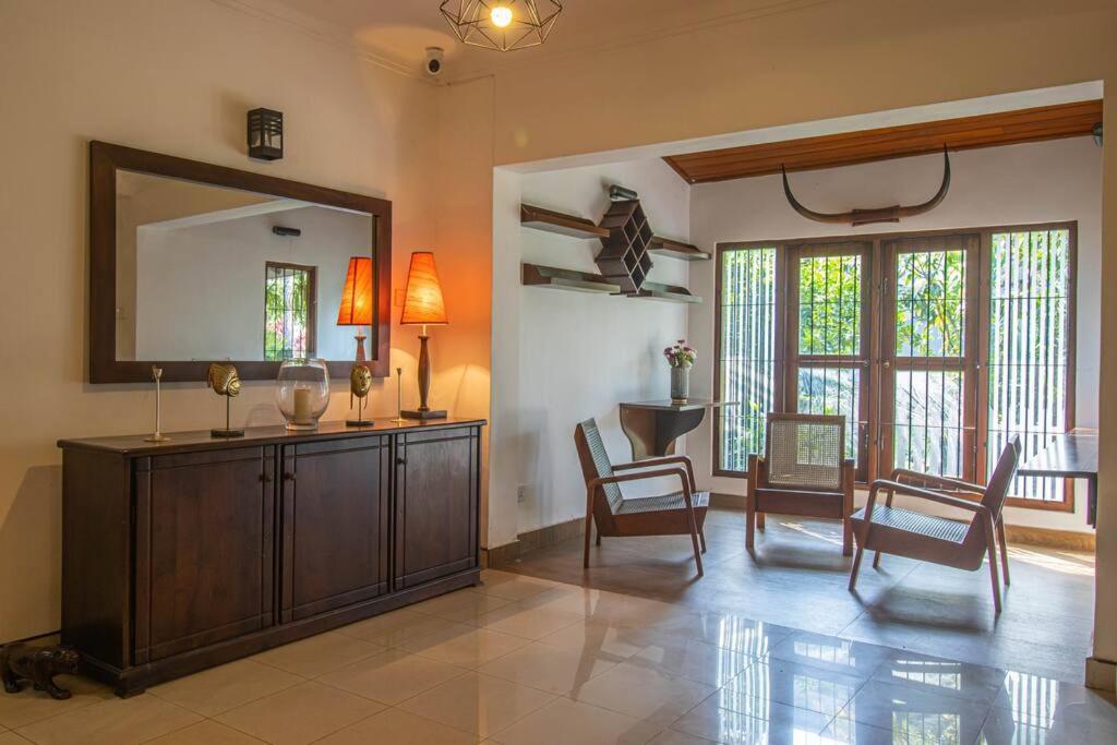Будинок відпочинку Spacious 4br 4ba Family Wt Balcony & Lavish Garden