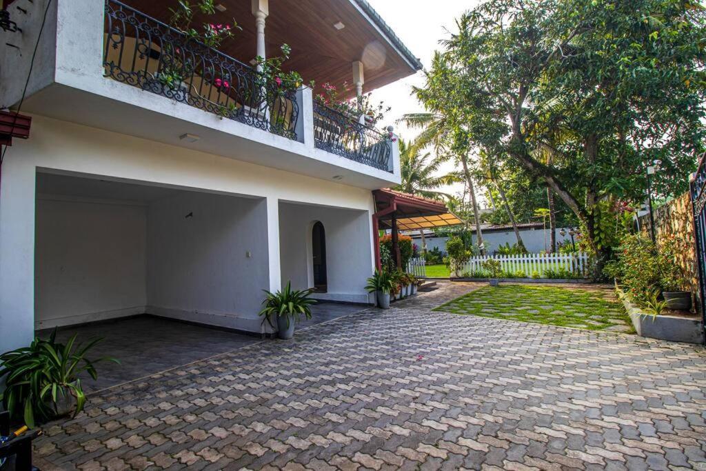Spacious 4br 4ba Family Wt Balcony & Lavish Garden Будинок відпочинку Ratmalana