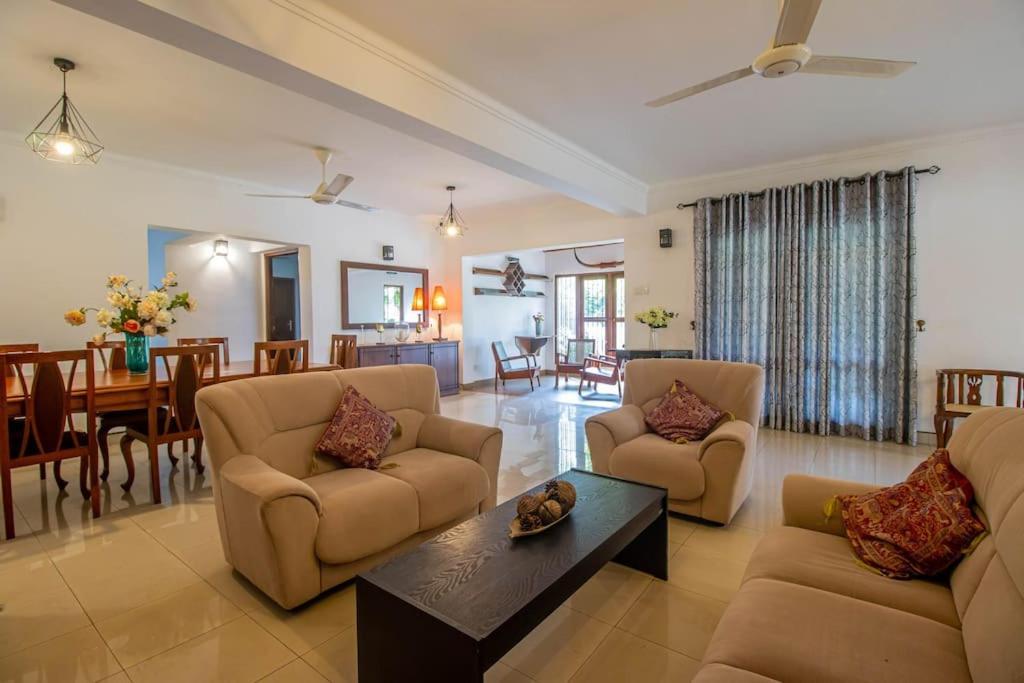 Ferienhaus Spacious 4br 4ba Family Wt Balcony & Lavish Garden