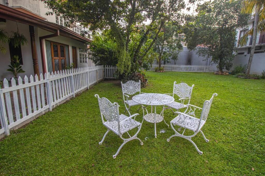Spacious 4br 4ba Family Wt Balcony & Lavish Garden Будинок відпочинку *
