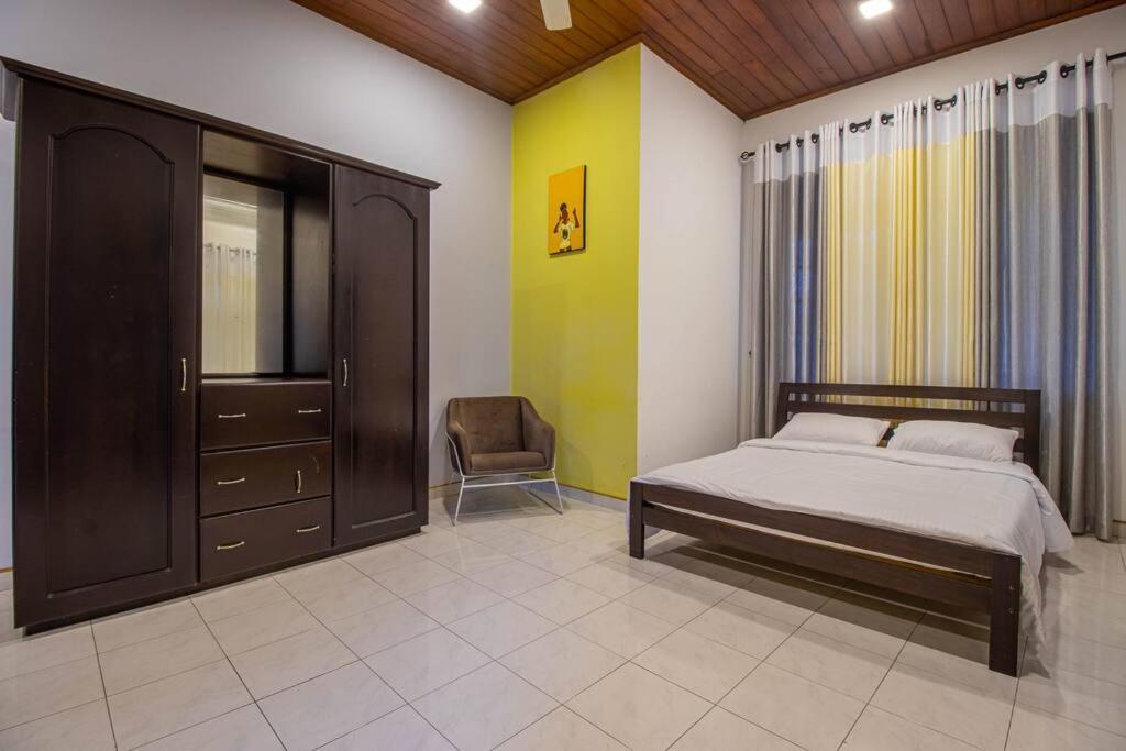 Spacious 4br 4ba Family Wt Balcony & Lavish Garden * Ratmalana