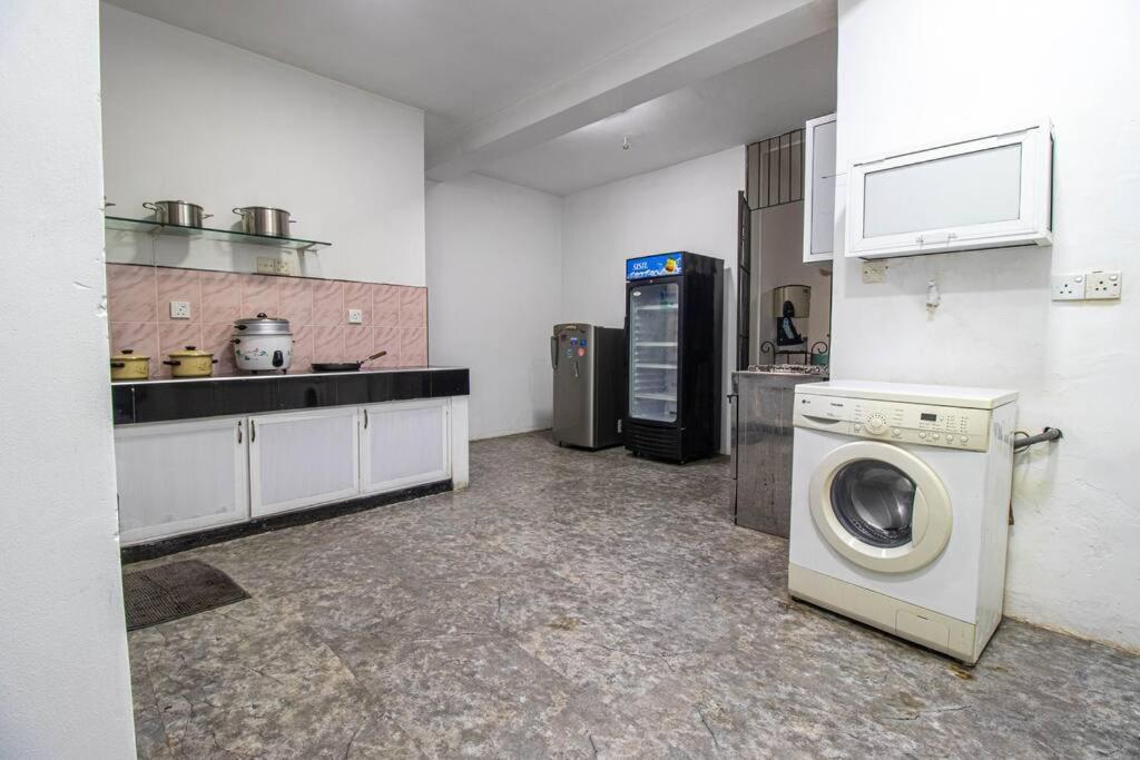 Spacious 4br 4ba Family Wt Balcony & Lavish Garden *