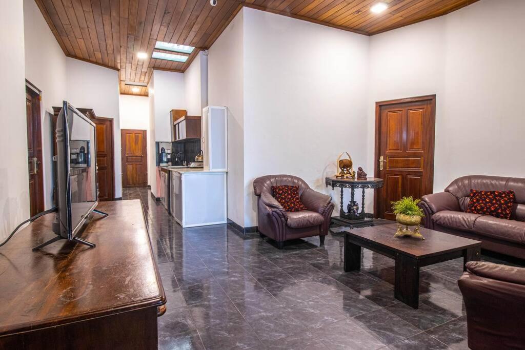 Spacious 4br 4ba Family Wt Balcony & Lavish Garden Будинок відпочинку