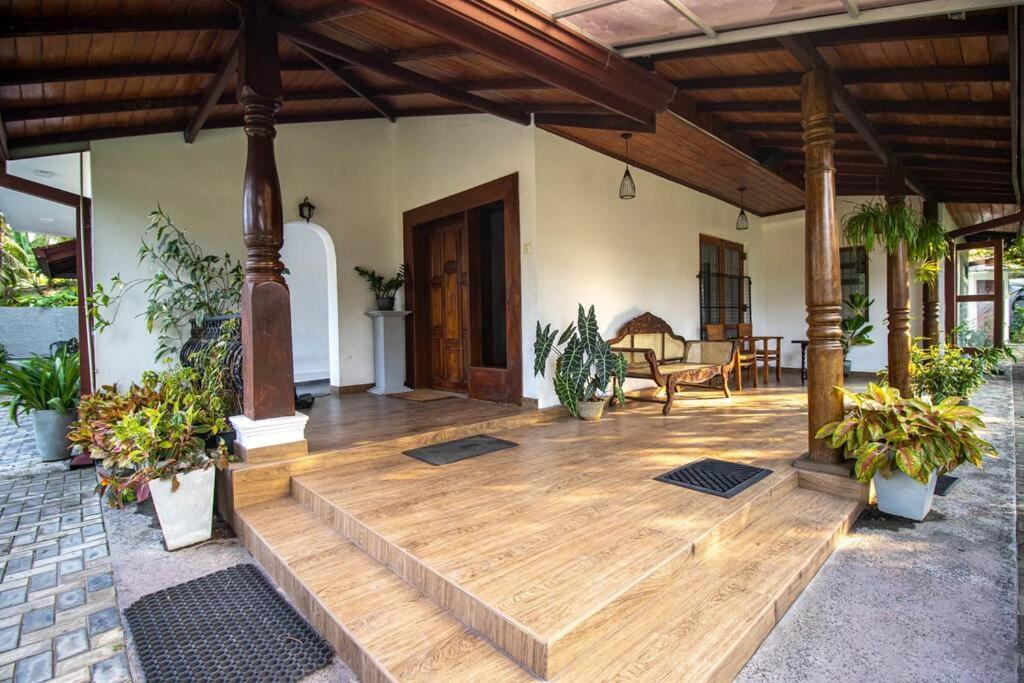 Spacious 4br 4ba Family Wt Balcony & Lavish Garden Ferienhaus *